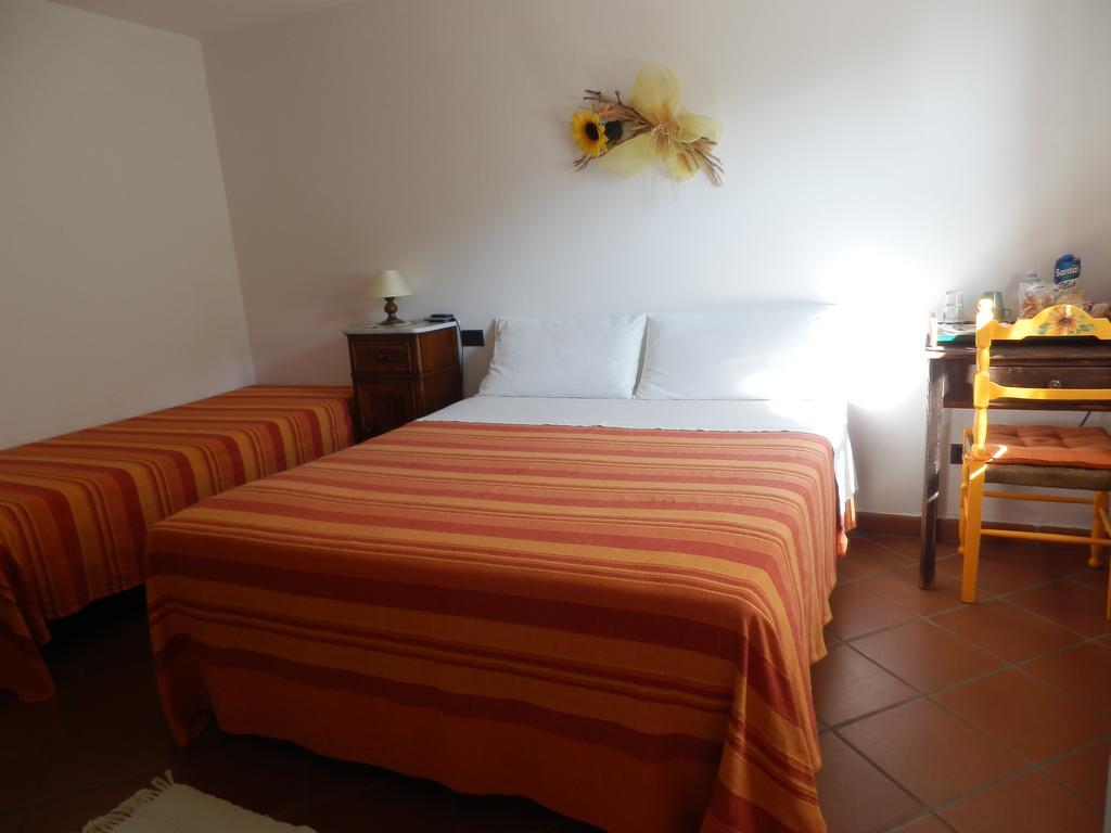 Bed and Breakfast Il Girasole Fosdinovo Habitación foto