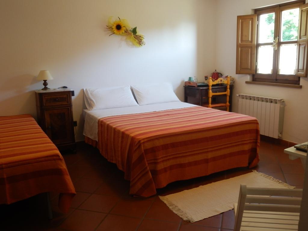 Bed and Breakfast Il Girasole Fosdinovo Habitación foto