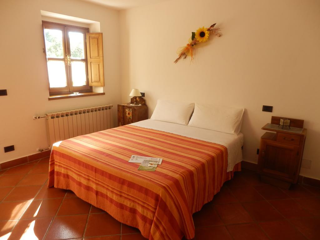 Bed and Breakfast Il Girasole Fosdinovo Habitación foto
